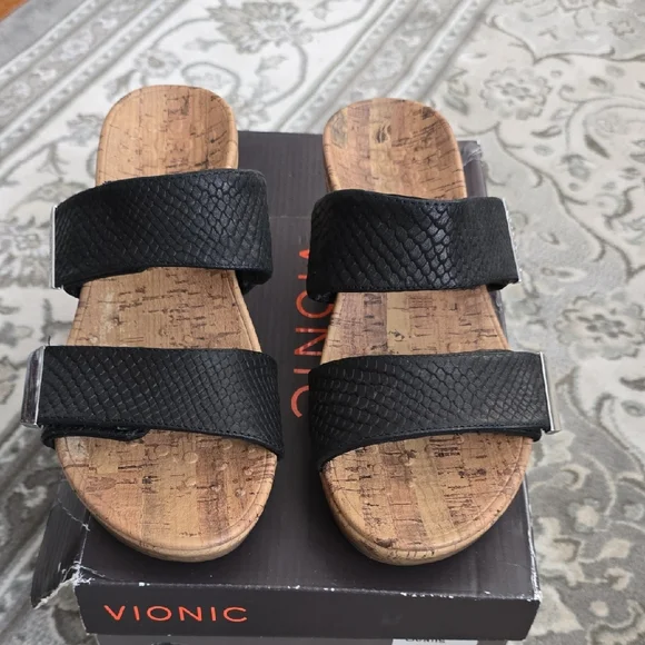Vionic | Shoes | Vionic Black Textured Slide Sandals | Poshmark display picture 3
